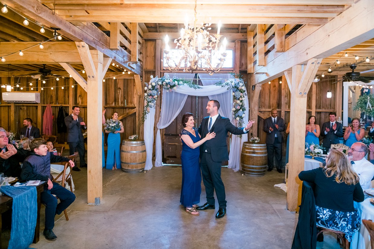 GlasgowFarm_RainWedding_Spring_FredericksburgWeddingphotographer_youseephotography_LeslieNick_blogpic290.jpg