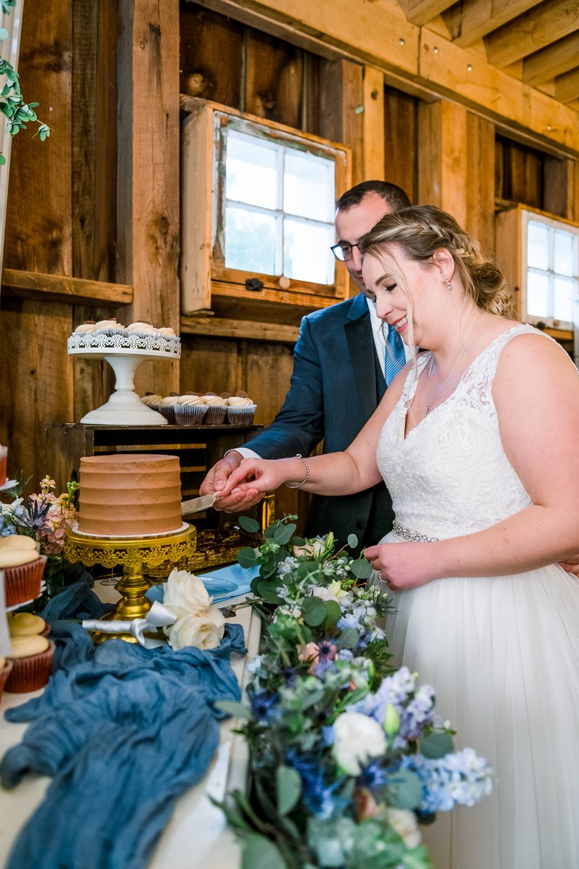 GlasgowFarm_RainWedding_Spring_FredericksburgWeddingphotographer_youseephotography_LeslieNick_blogpic298.jpg