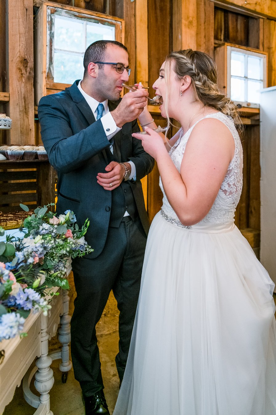 GlasgowFarm_RainWedding_Spring_FredericksburgWeddingphotographer_youseephotography_LeslieNick_blogpic301.jpg