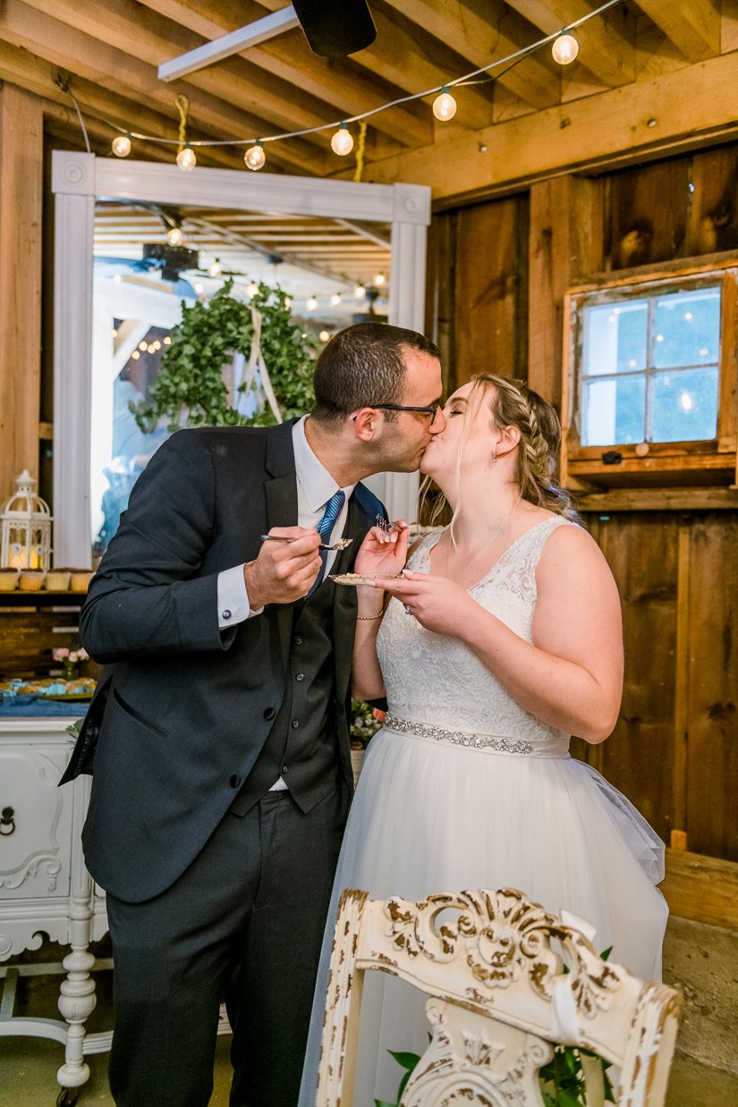 GlasgowFarm_RainWedding_Spring_FredericksburgWeddingphotographer_youseephotography_LeslieNick_blogpic302.jpg