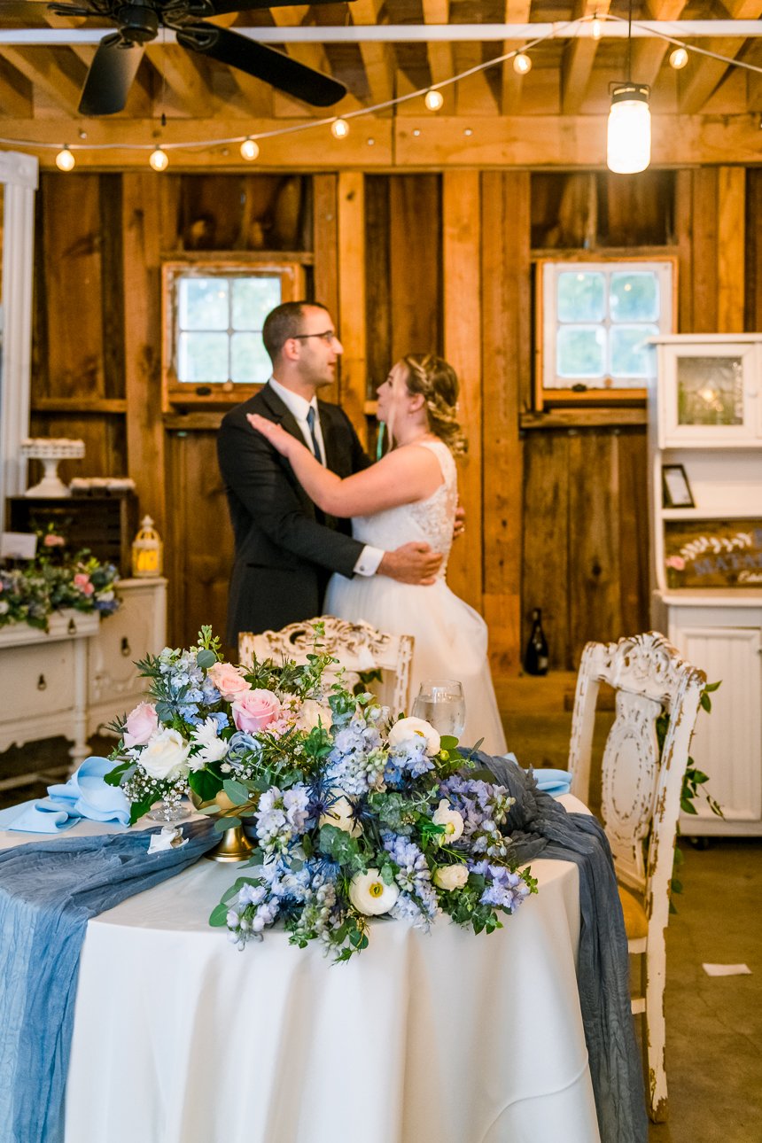 GlasgowFarm_RainWedding_Spring_FredericksburgWeddingphotographer_youseephotography_LeslieNick_blogpic303.jpg