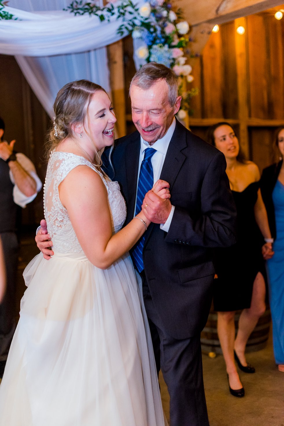 GlasgowFarm_RainWedding_Spring_FredericksburgWeddingphotographer_youseephotography_LeslieNick_blogpic314.jpg