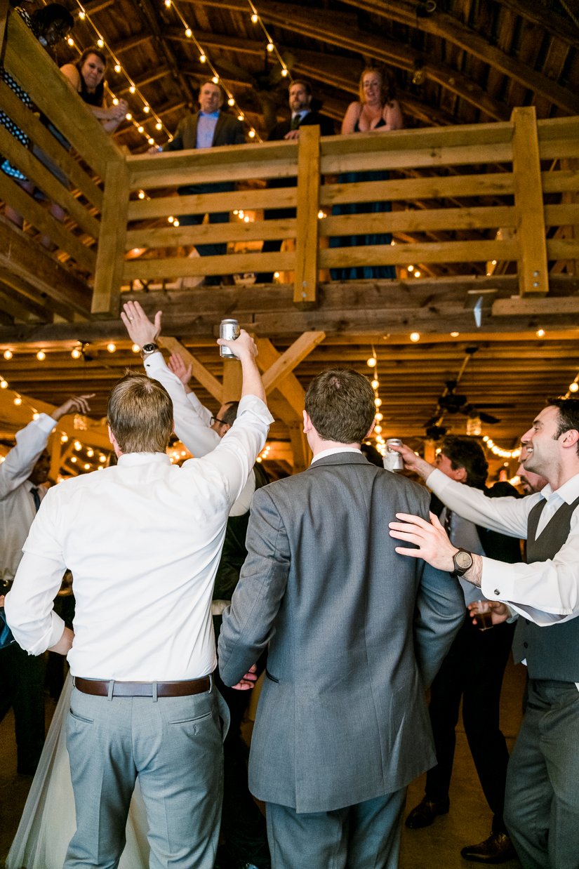 GlasgowFarm_RainWedding_Spring_FredericksburgWeddingphotographer_youseephotography_LeslieNick_blogpic330.jpg