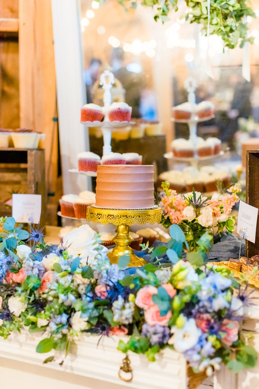 GlasgowFarm_RainWedding_Spring_FredericksburgWeddingphotographer_youseephotography_LeslieNick_blogpic269.jpg