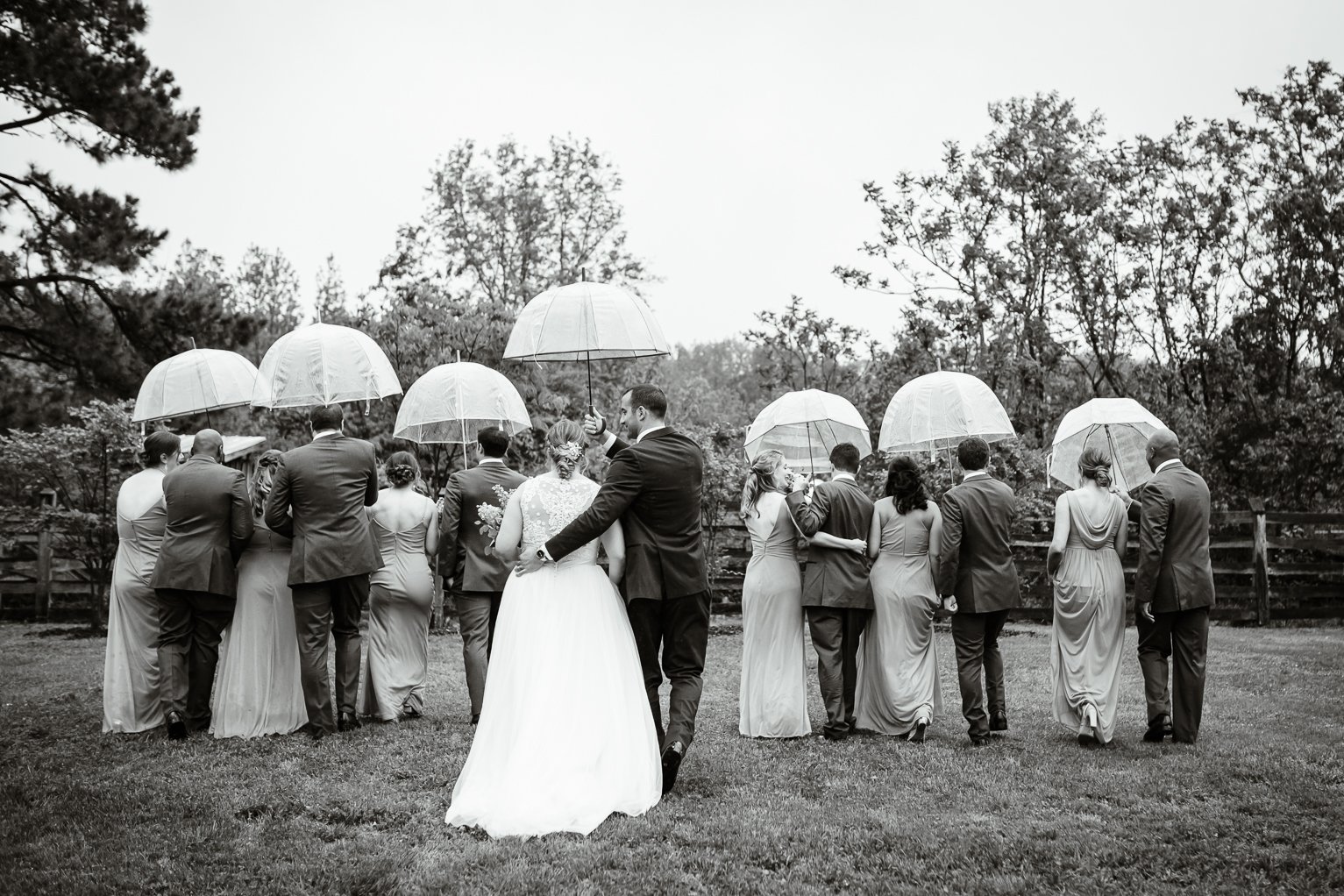 GlasgowFarm_RainWedding_Spring_FredericksburgWeddingphotographer_youseephotography_LeslieNick_blogpic220.jpg