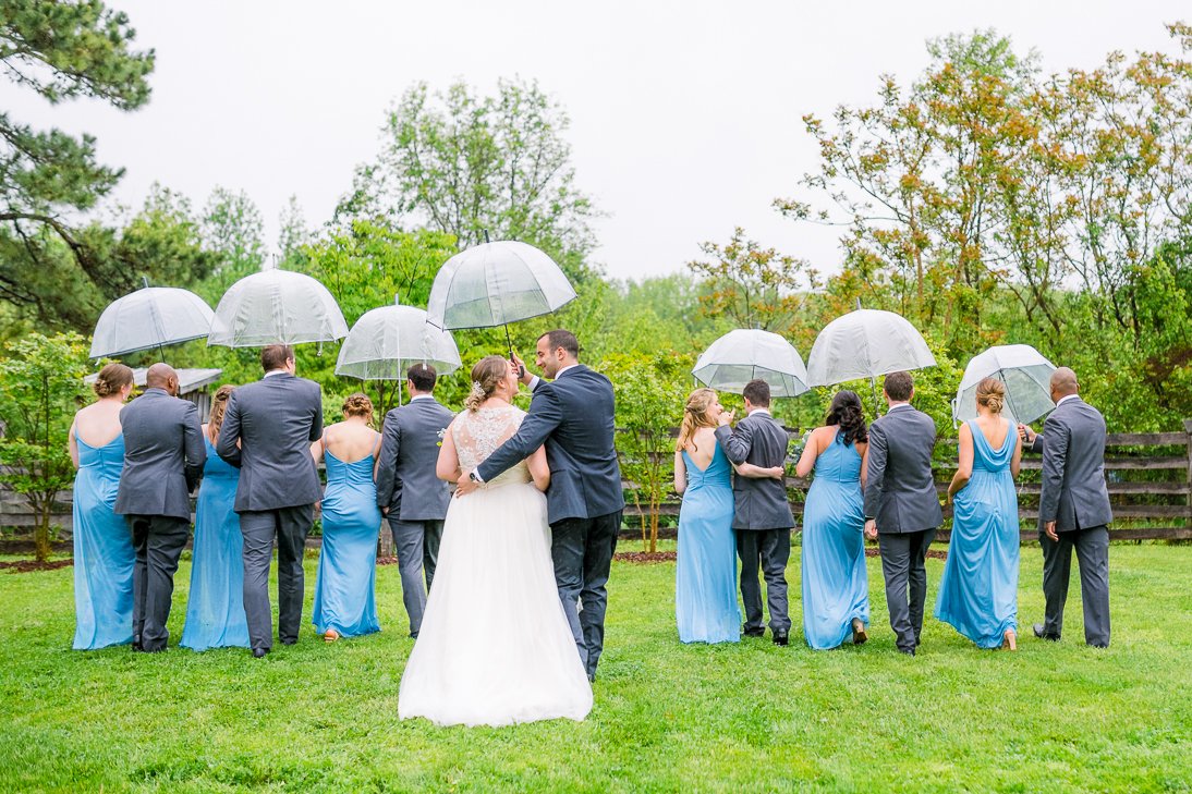 GlasgowFarm_RainWedding_Spring_FredericksburgWeddingphotographer_youseephotography_LeslieNick_blogpic221.jpg