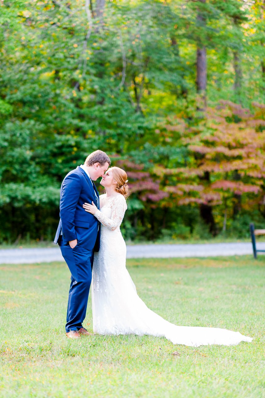 PrinceWilliamCountyWedding_StFrancisOfAssisi_CatholicChurchWedding_FallColors_youseephotography_JT_pic107.jpg