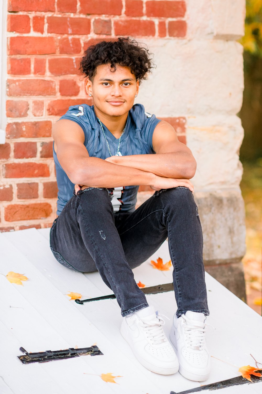 DowntownFredericksburg_SeniorSession_SeniorGuys_FallPhotos_youseephotography_Jayden_picblog1.jpg