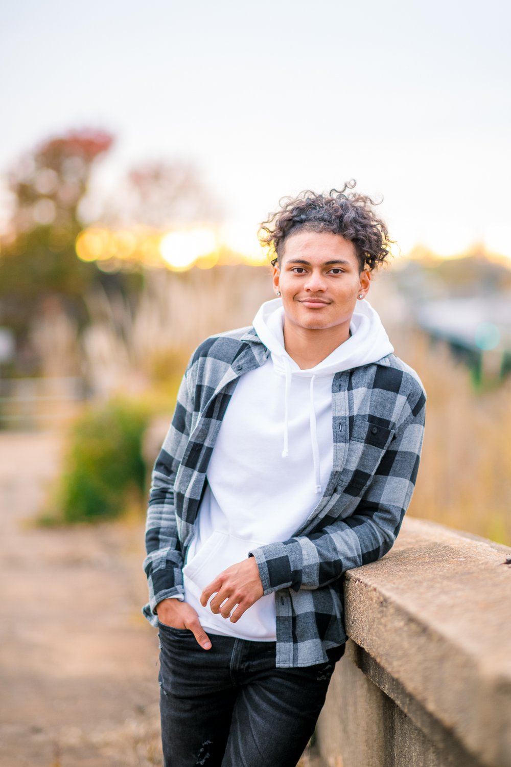 DowntownFredericksburg_SeniorSession_SeniorGuys_FallPhotos_youseephotography_Jayden_picblog35.jpg