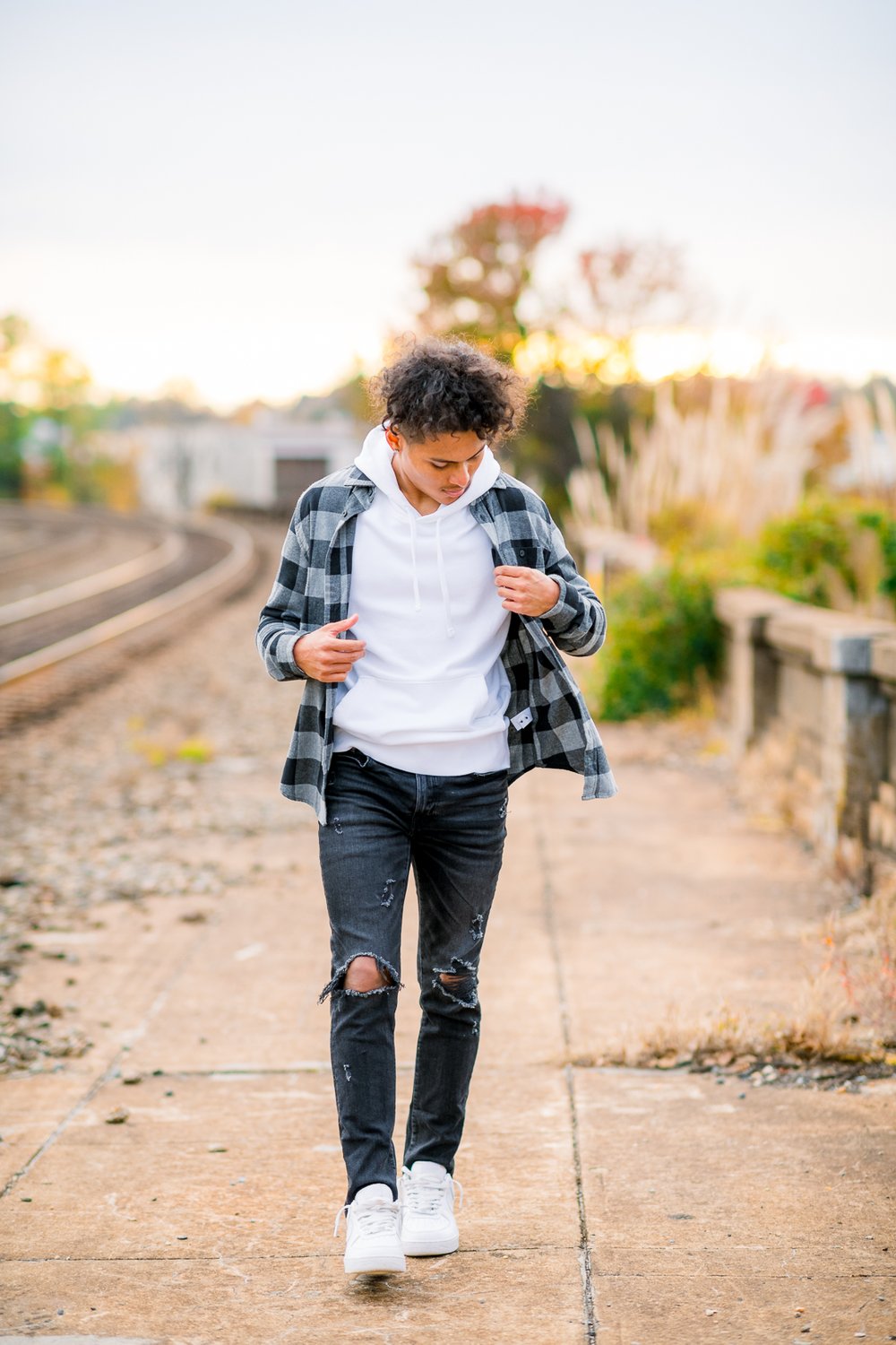 DowntownFredericksburg_SeniorSession_SeniorGuys_FallPhotos_youseephotography_Jayden_picblog44.jpg