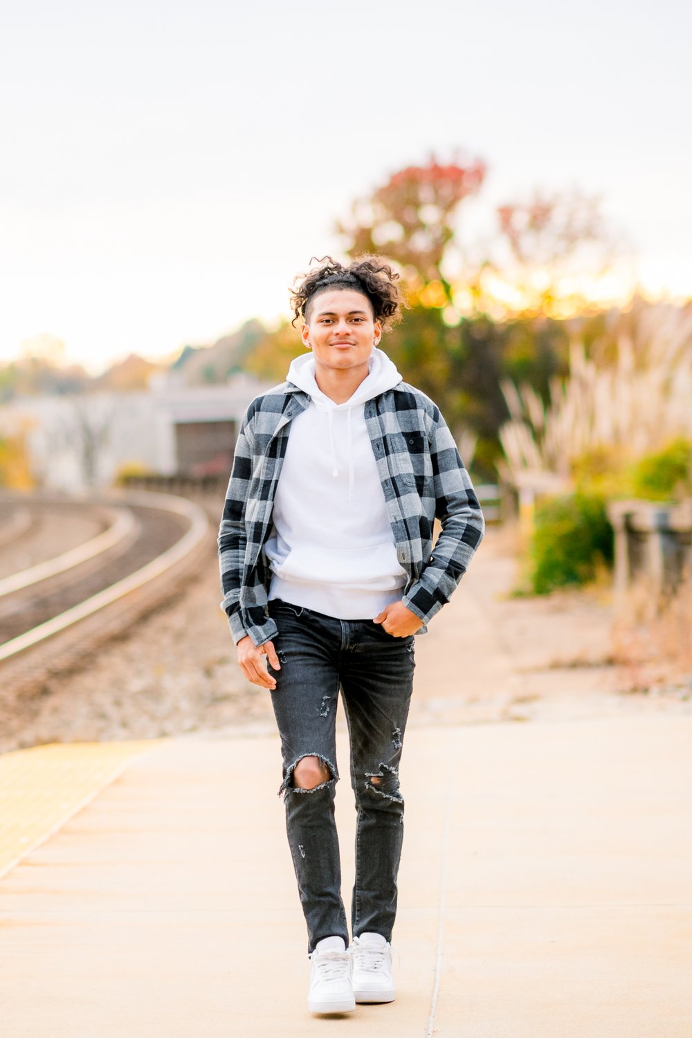 DowntownFredericksburg_SeniorSession_SeniorGuys_FallPhotos_youseephotography_Jayden_picblog53.jpg