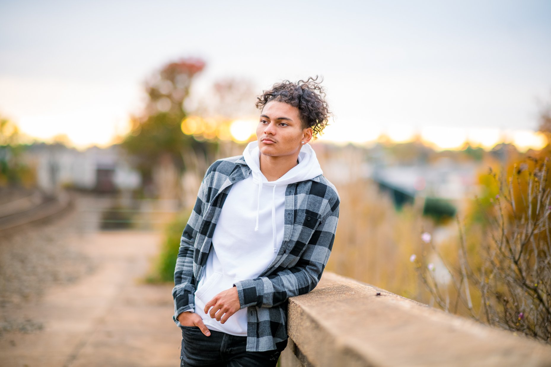 DowntownFredericksburg_SeniorSession_SeniorGuys_FallPhotos_youseephotography_Jayden_picblog59.jpg