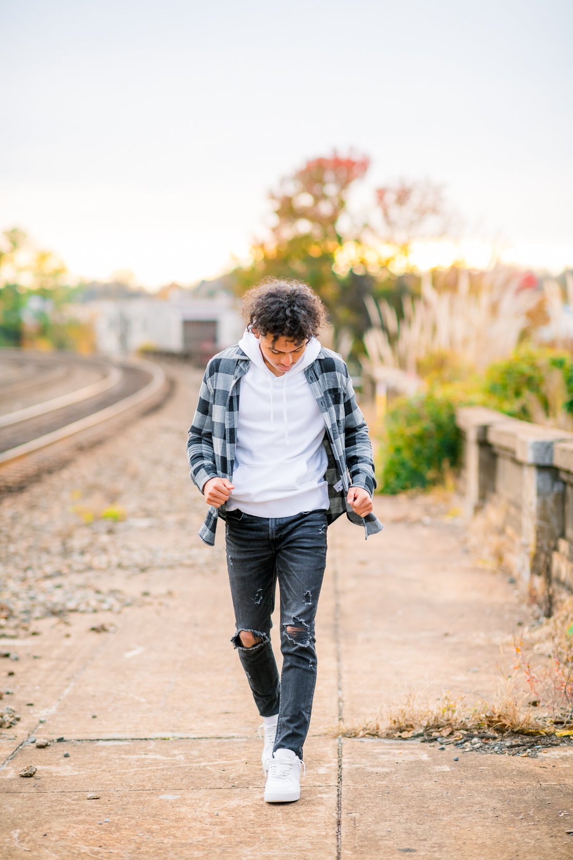 DowntownFredericksburg_SeniorSession_SeniorGuys_FallPhotos_youseephotography_Jayden_picblog61.jpg