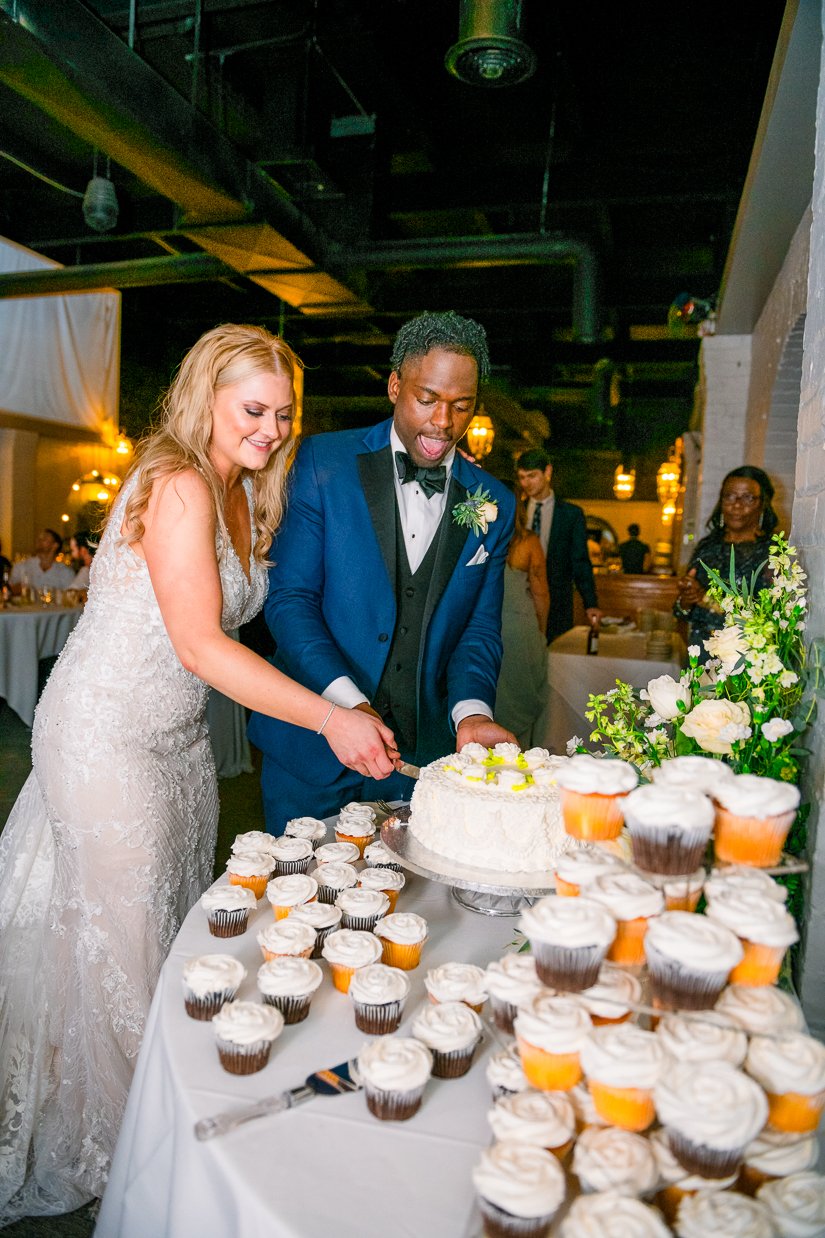 DowntownFredericksburgWedding_ChurchWedding_FallWedding_youseephotography_MeredithSteven_blogpic243.jpg