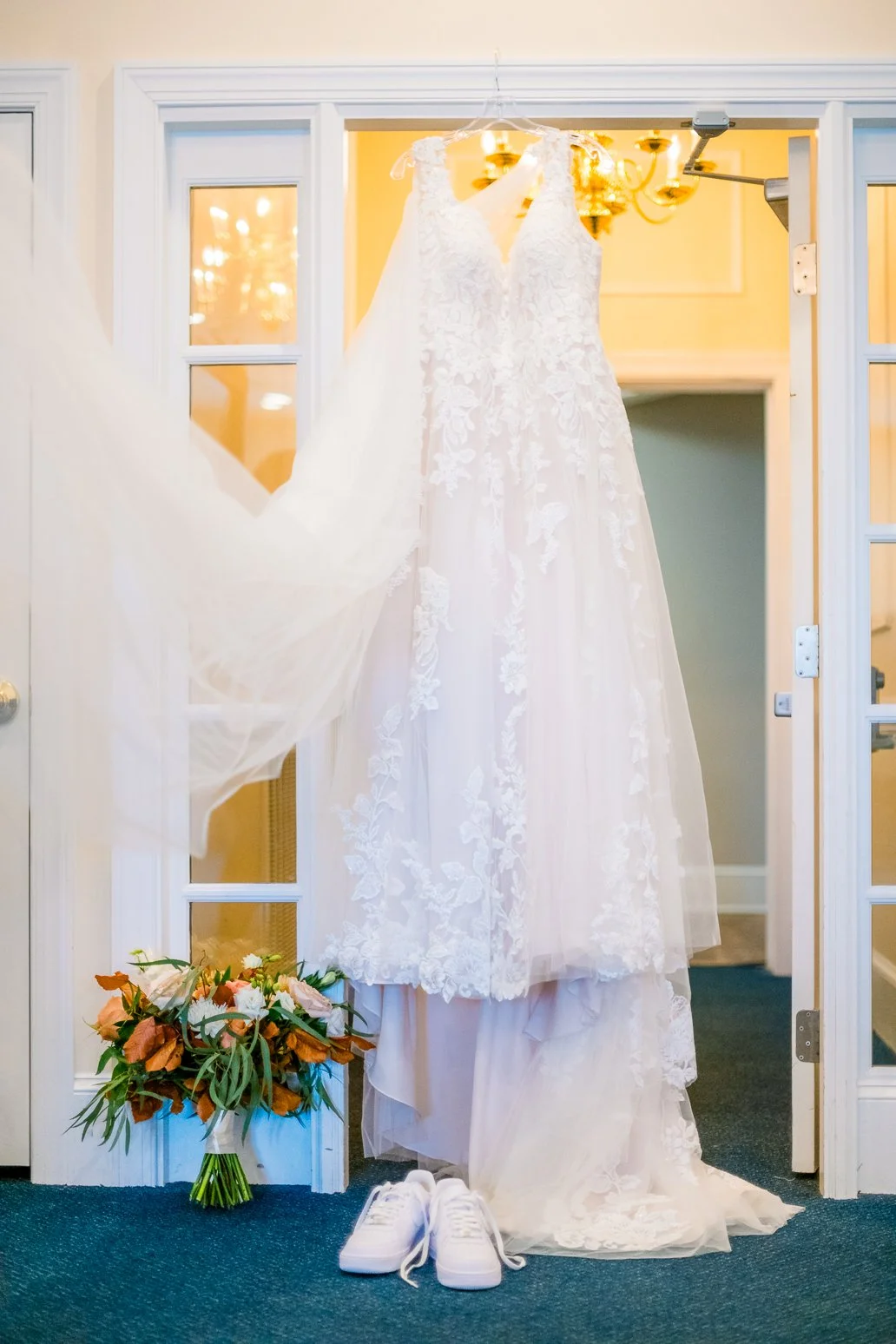 Downtown Fredericksburg_FallWedding_WeddingPhotographersFredericksburgVA_youseephotography_AlexBrandon_blogpic3.jpg