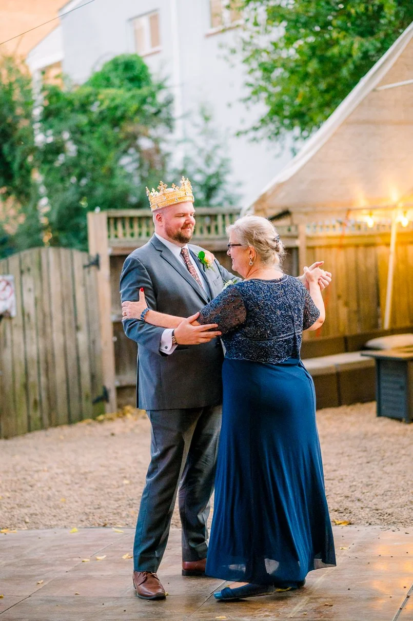 Downtown Fredericksburg_FallWedding_WeddingPhotographersFredericksburgVA_youseephotography_AlexBrandon_blogpic264.jpg