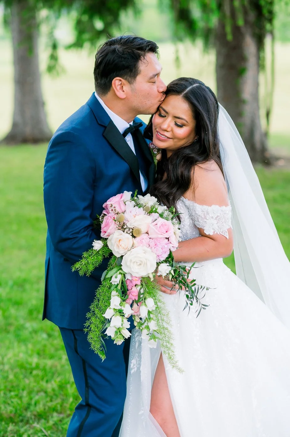 RaspberryPlainManor_Spring_WeddingPhotographersLeesburgVA_youseephotography_WendyBo_blogphoto150.jpg
