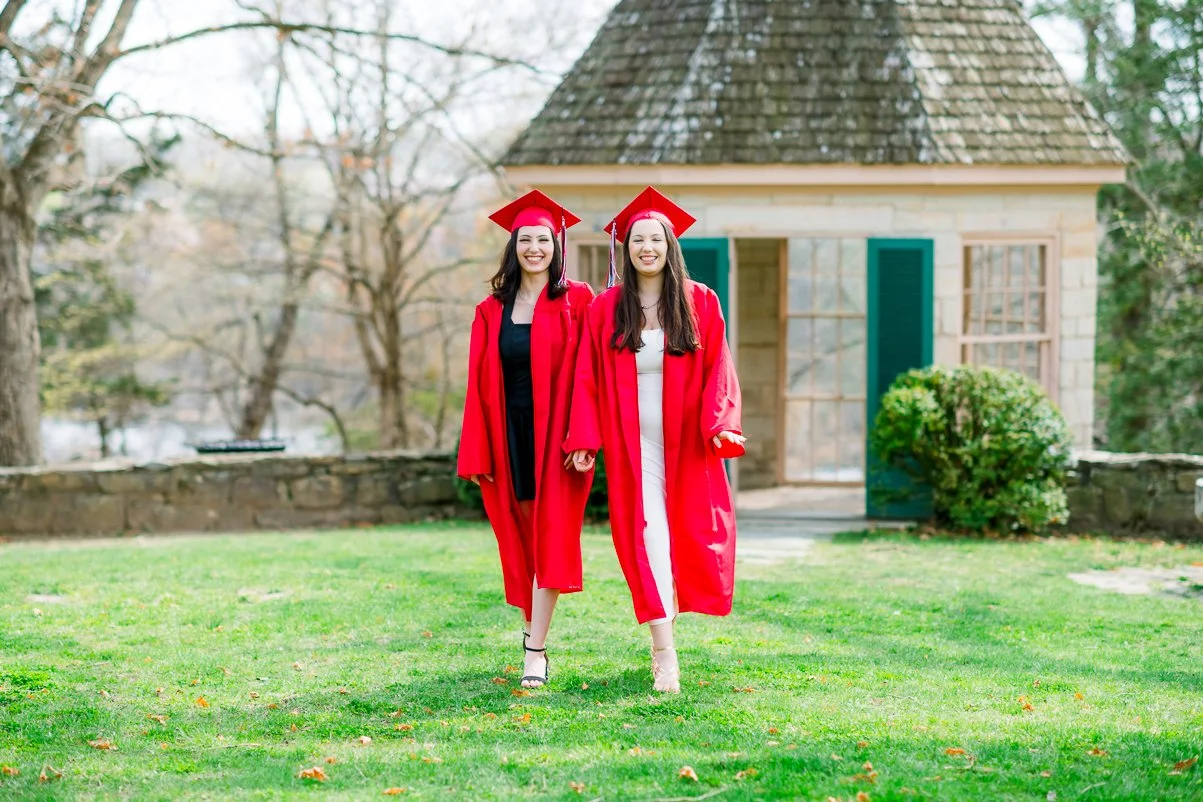 Gari Melchers_Fredericksburg_SeniorSession_SpringPhotos_CapGown_youseephotography_IsabelCamila_blogpic1.jpg