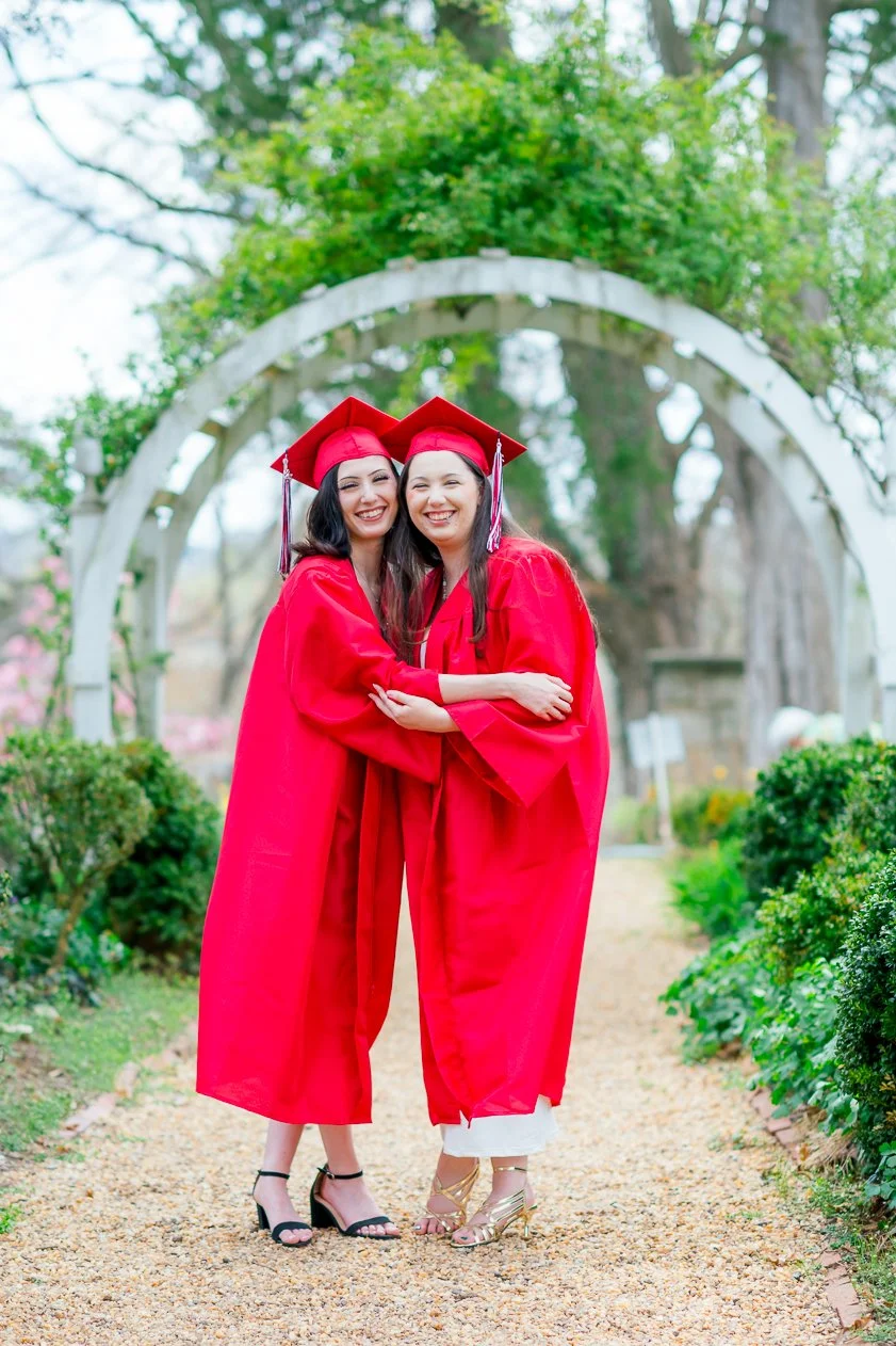 Gari Melchers_Fredericksburg_SeniorSession_SpringPhotos_CapGown_youseephotography_IsabelCamila_blogpic4.jpg