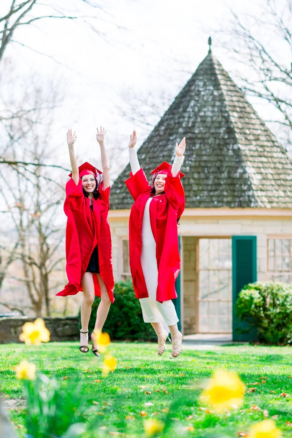 Gari Melchers_Fredericksburg_SeniorSession_SpringPhotos_CapGown_youseephotography_IsabelCamila_blogpic10.jpg