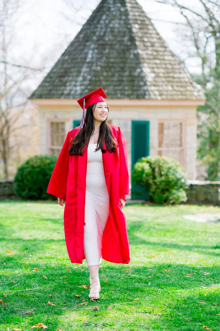 Gari Melchers_Fredericksburg_SeniorSession_SpringPhotos_CapGown_youseephotography_IsabelCamila_blogpic11.jpg