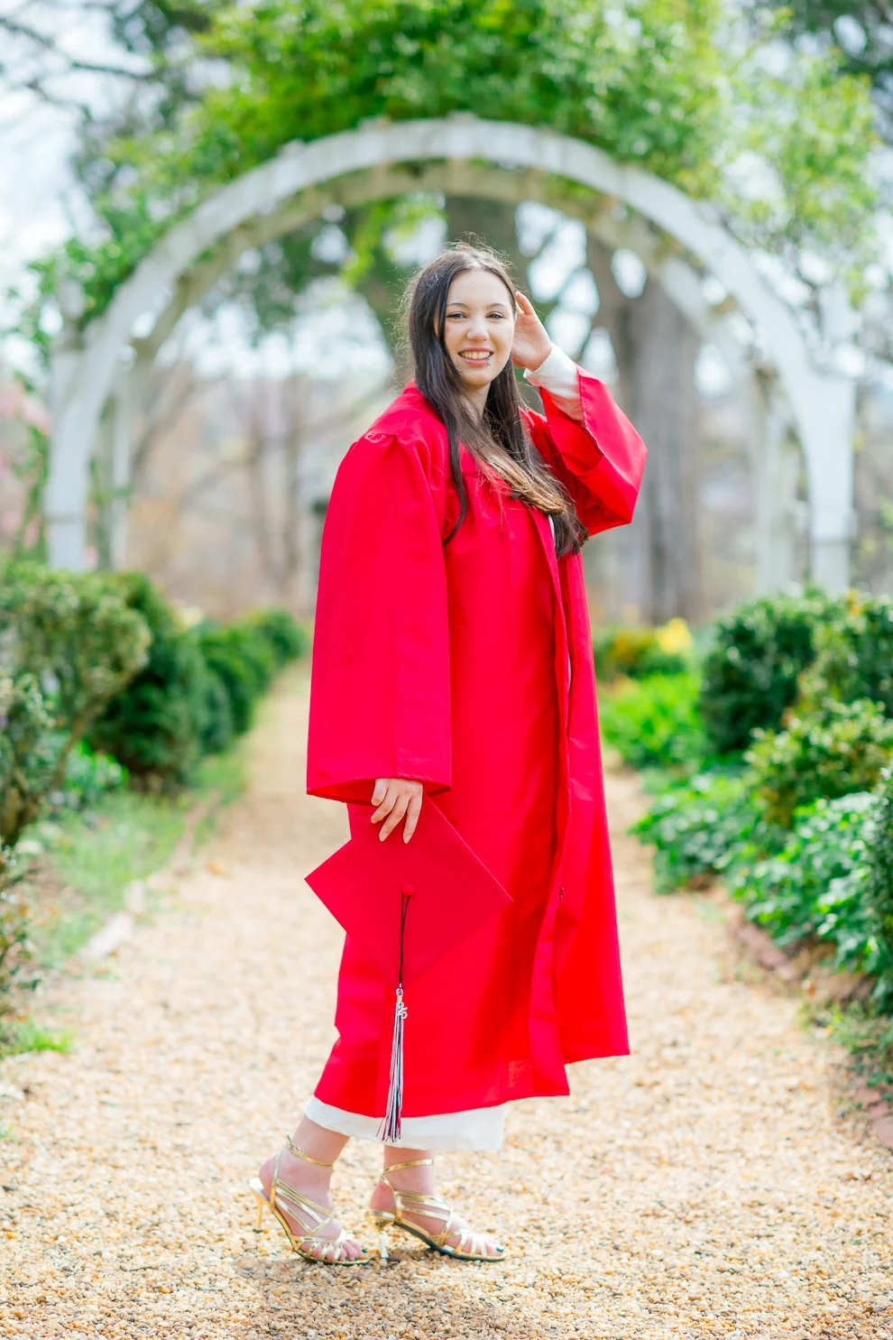 Gari Melchers_Fredericksburg_SeniorSession_SpringPhotos_CapGown_youseephotography_IsabelCamila_blogpic17.jpg