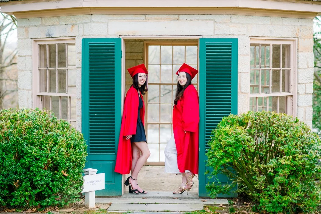Gari Melchers_Fredericksburg_SeniorSession_SpringPhotos_CapGown_youseephotography_IsabelCamila_blogpic18.jpg