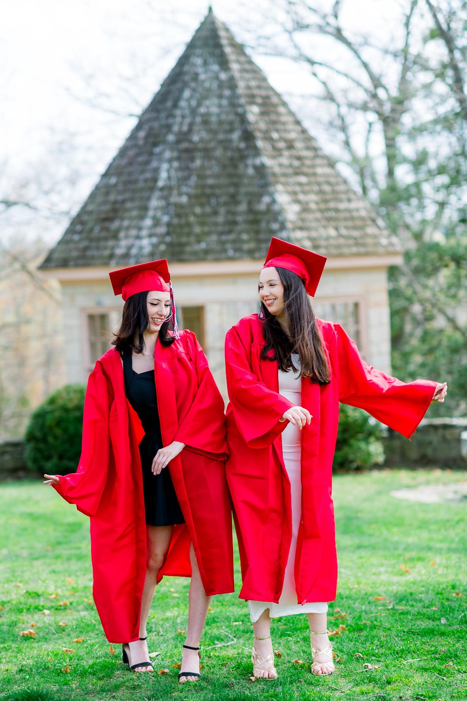 Gari Melchers_Fredericksburg_SeniorSession_SpringPhotos_CapGown_youseephotography_IsabelCamila_blogpic21.jpg