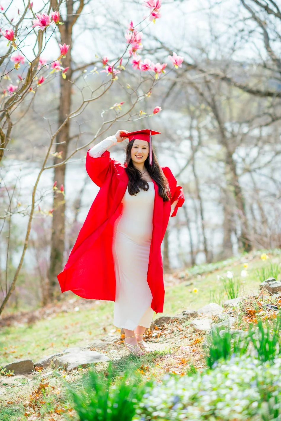 Gari Melchers_Fredericksburg_SeniorSession_SpringPhotos_CapGown_youseephotography_IsabelCamila_blogpic22.jpg
