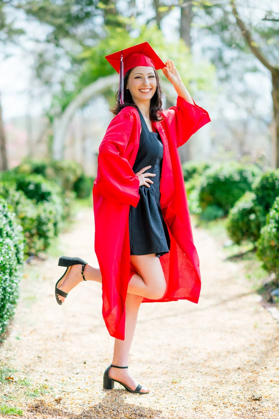 Gari Melchers_Fredericksburg_SeniorSession_SpringPhotos_CapGown_youseephotography_IsabelCamila_blogpic23.jpg