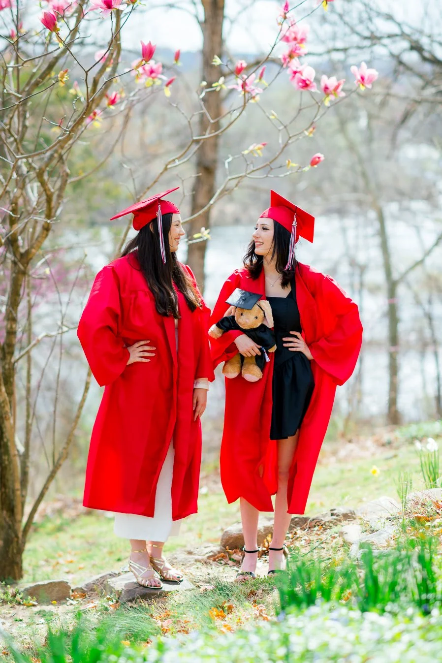Gari Melchers_Fredericksburg_SeniorSession_SpringPhotos_CapGown_youseephotography_IsabelCamila_blogpic25.jpg