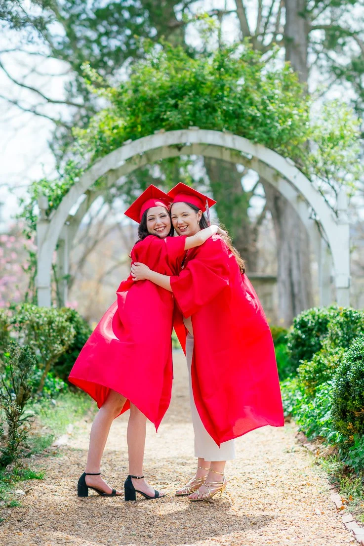 Gari Melchers_Fredericksburg_SeniorSession_SpringPhotos_CapGown_youseephotography_IsabelCamila_blogpic28.jpg