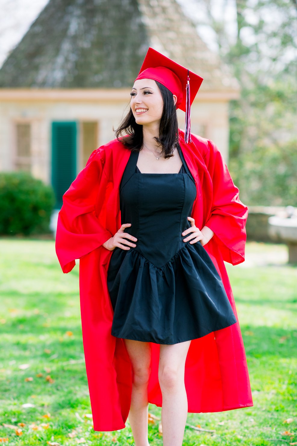 Gari Melchers_Fredericksburg_SeniorSession_SpringPhotos_CapGown_youseephotography_IsabelCamila_blogpic28a.jpg