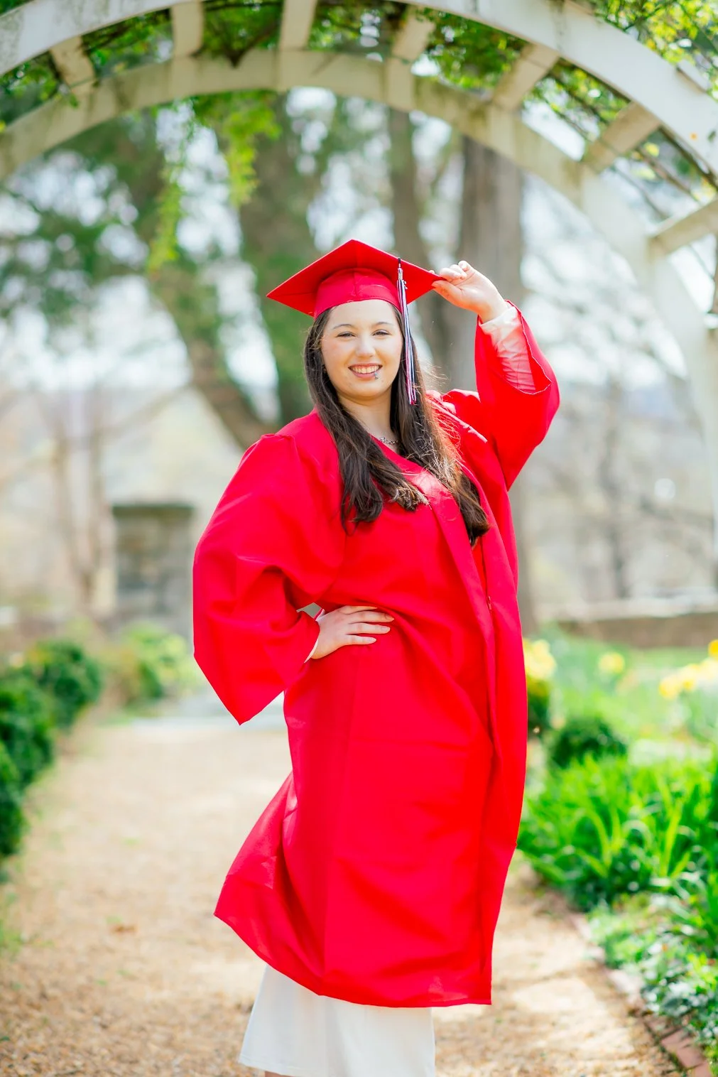 Gari Melchers_Fredericksburg_SeniorSession_SpringPhotos_CapGown_youseephotography_IsabelCamila_blogpic29a.jpg
