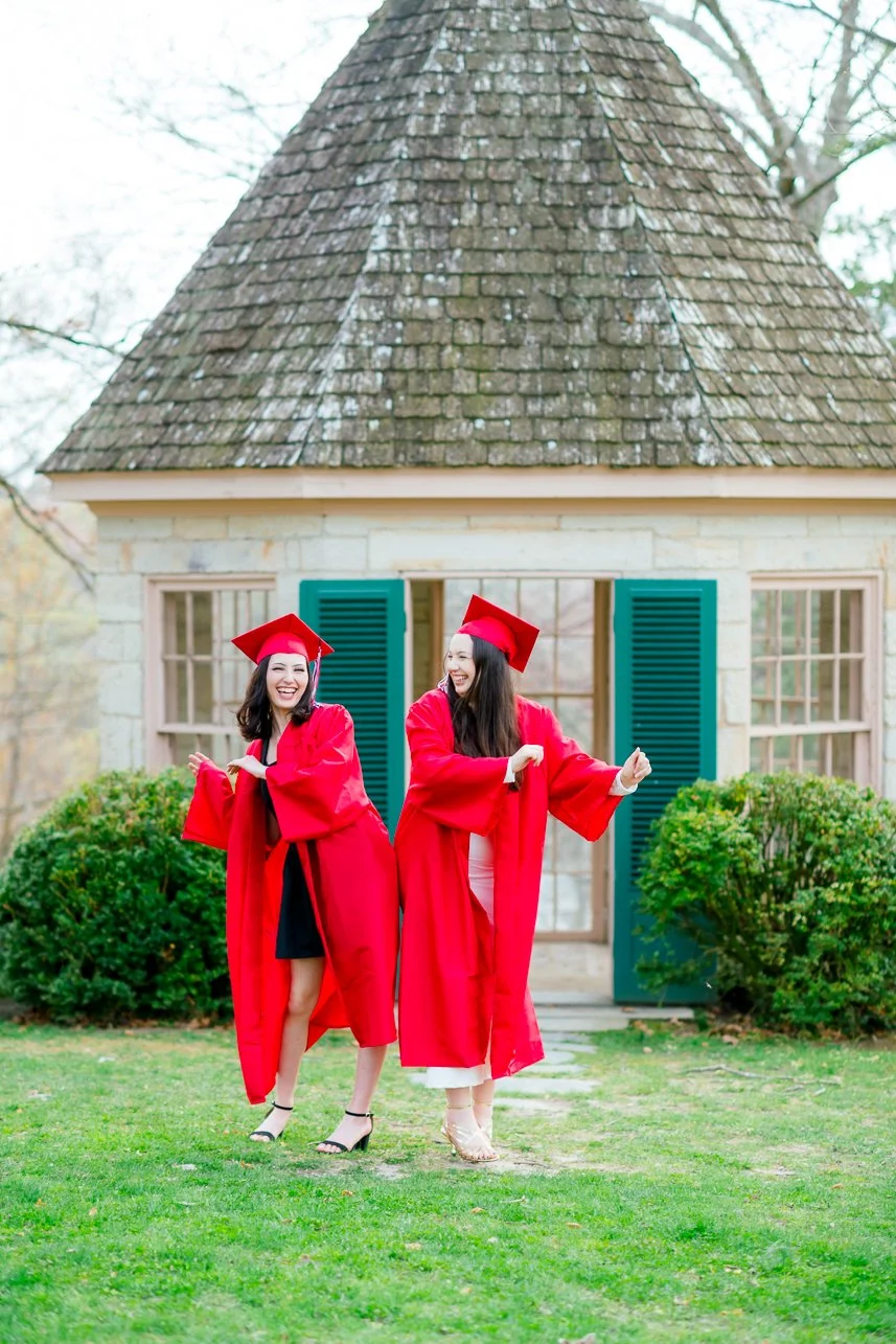 Gari Melchers_Fredericksburg_SeniorSession_SpringPhotos_CapGown_youseephotography_IsabelCamila_blogpic33.jpg