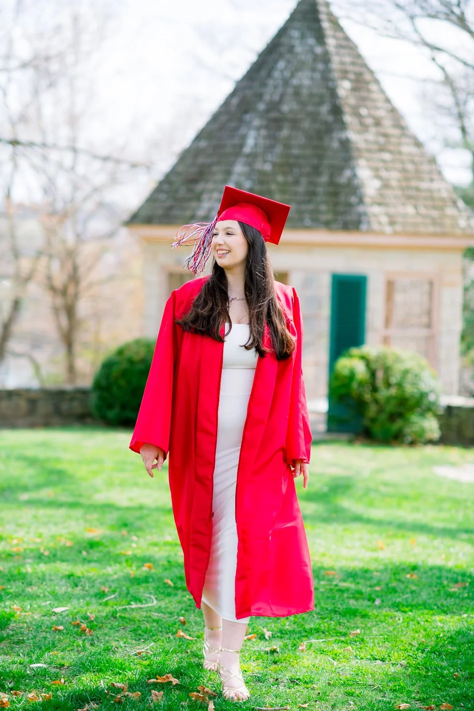 Gari Melchers_Fredericksburg_SeniorSession_SpringPhotos_CapGown_youseephotography_IsabelCamila_blogpic34.jpg