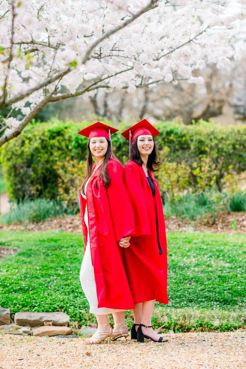 Gari Melchers_Fredericksburg_SeniorSession_SpringPhotos_CapGown_youseephotography_IsabelCamila_blogpic35.jpg