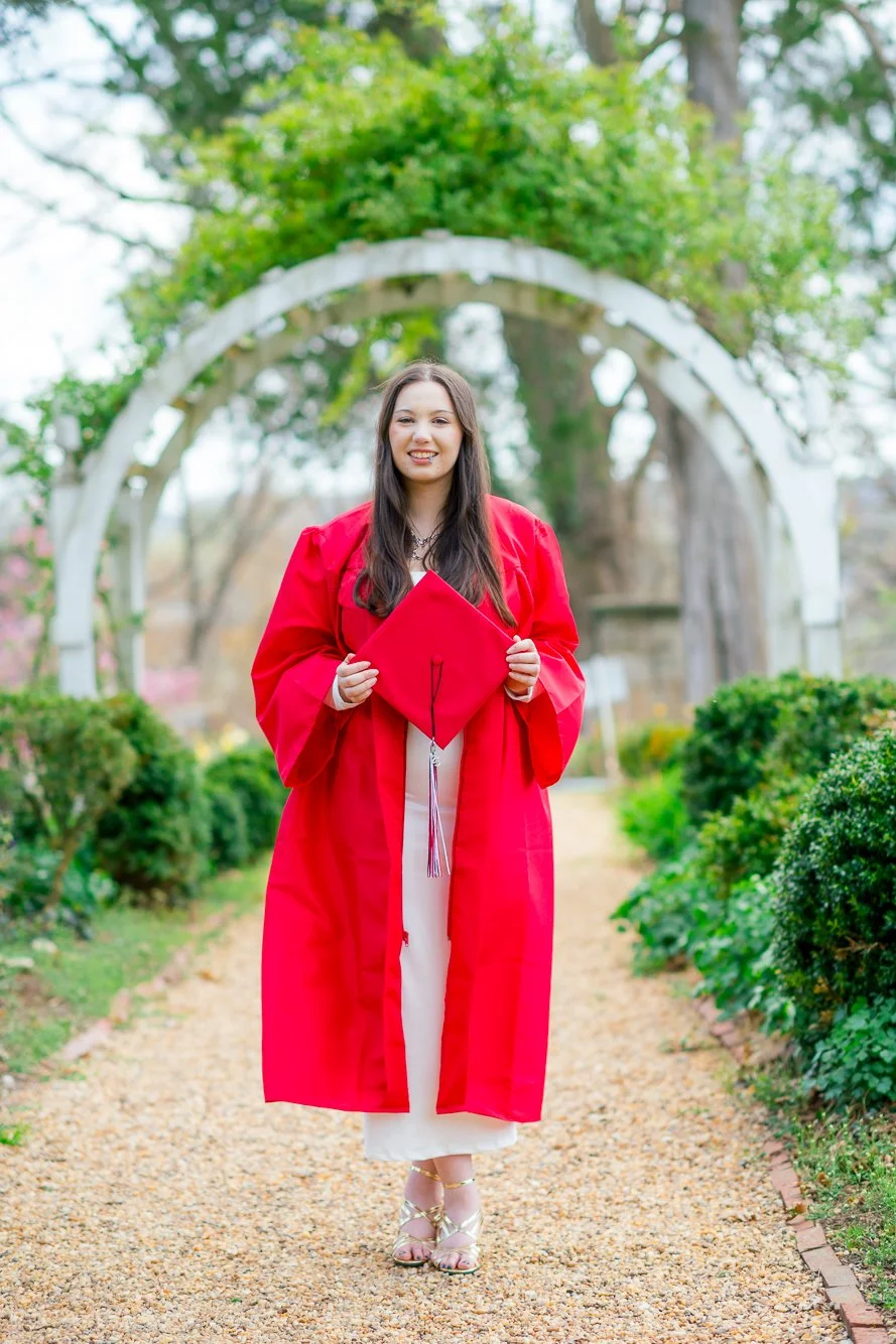 Gari Melchers_Fredericksburg_SeniorSession_SpringPhotos_CapGown_youseephotography_IsabelCamila_blogpic39.jpg