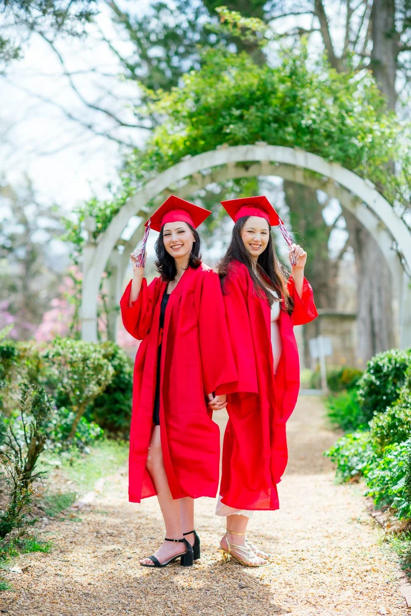 Gari Melchers_Fredericksburg_SeniorSession_SpringPhotos_CapGown_youseephotography_IsabelCamila_blogpic40.jpg