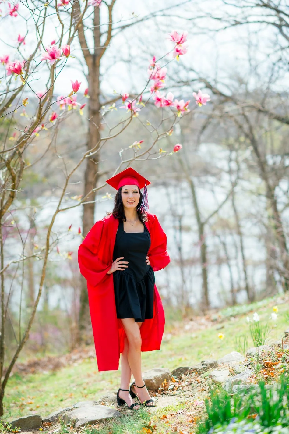 Gari Melchers_Fredericksburg_SeniorSession_SpringPhotos_CapGown_youseephotography_IsabelCamila_blogpic42.jpg