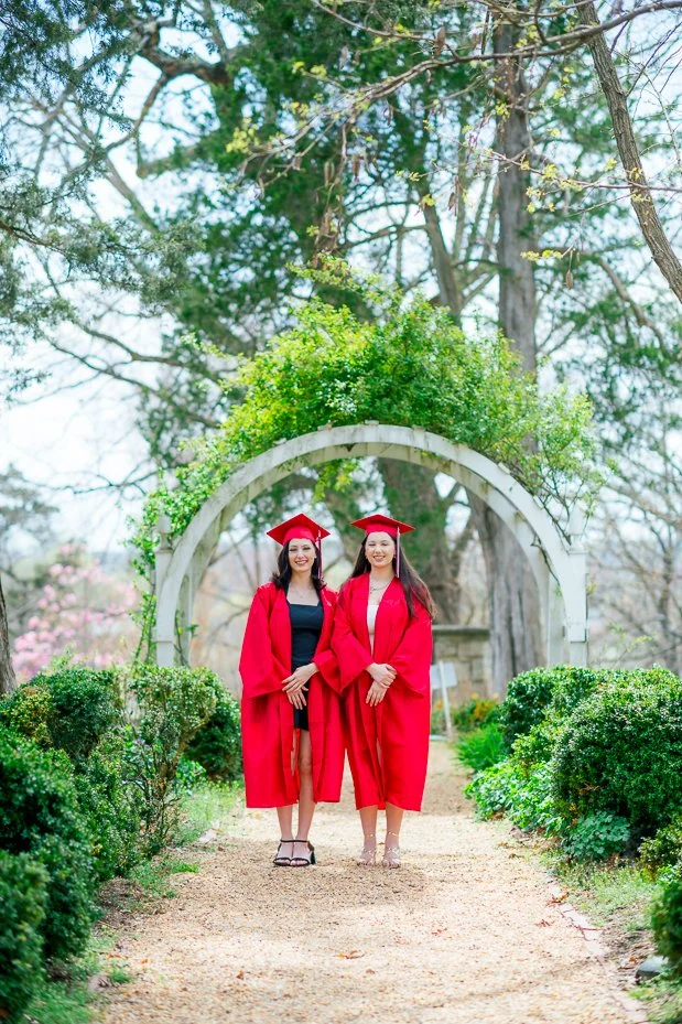 Gari Melchers_Fredericksburg_SeniorSession_SpringPhotos_CapGown_youseephotography_IsabelCamila_blogpic48.jpg