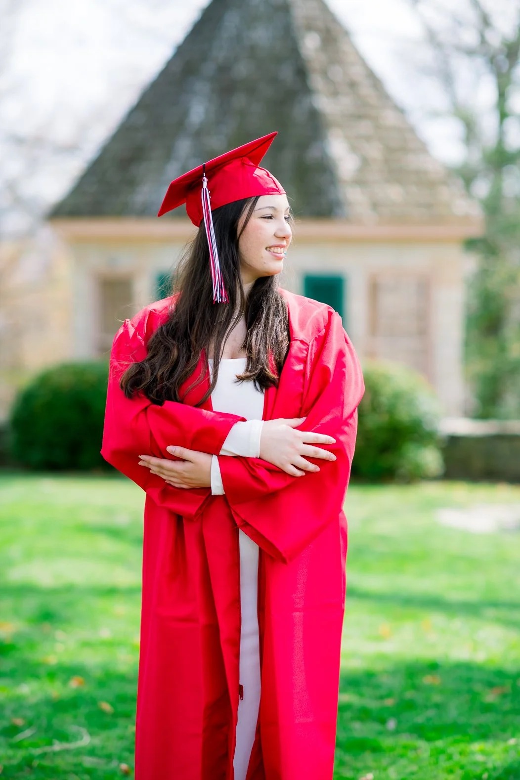 Gari Melchers_Fredericksburg_SeniorSession_SpringPhotos_CapGown_youseephotography_IsabelCamila_blogpic49a.jpg