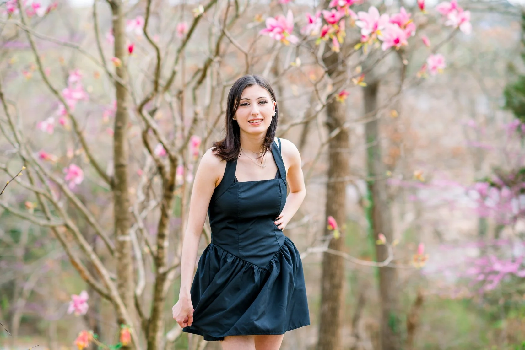 Gari Melchers_Fredericksburg_SeniorSession_SpringPhotos_CapGown_youseephotography_IsabelCamila_blogpic50.jpg