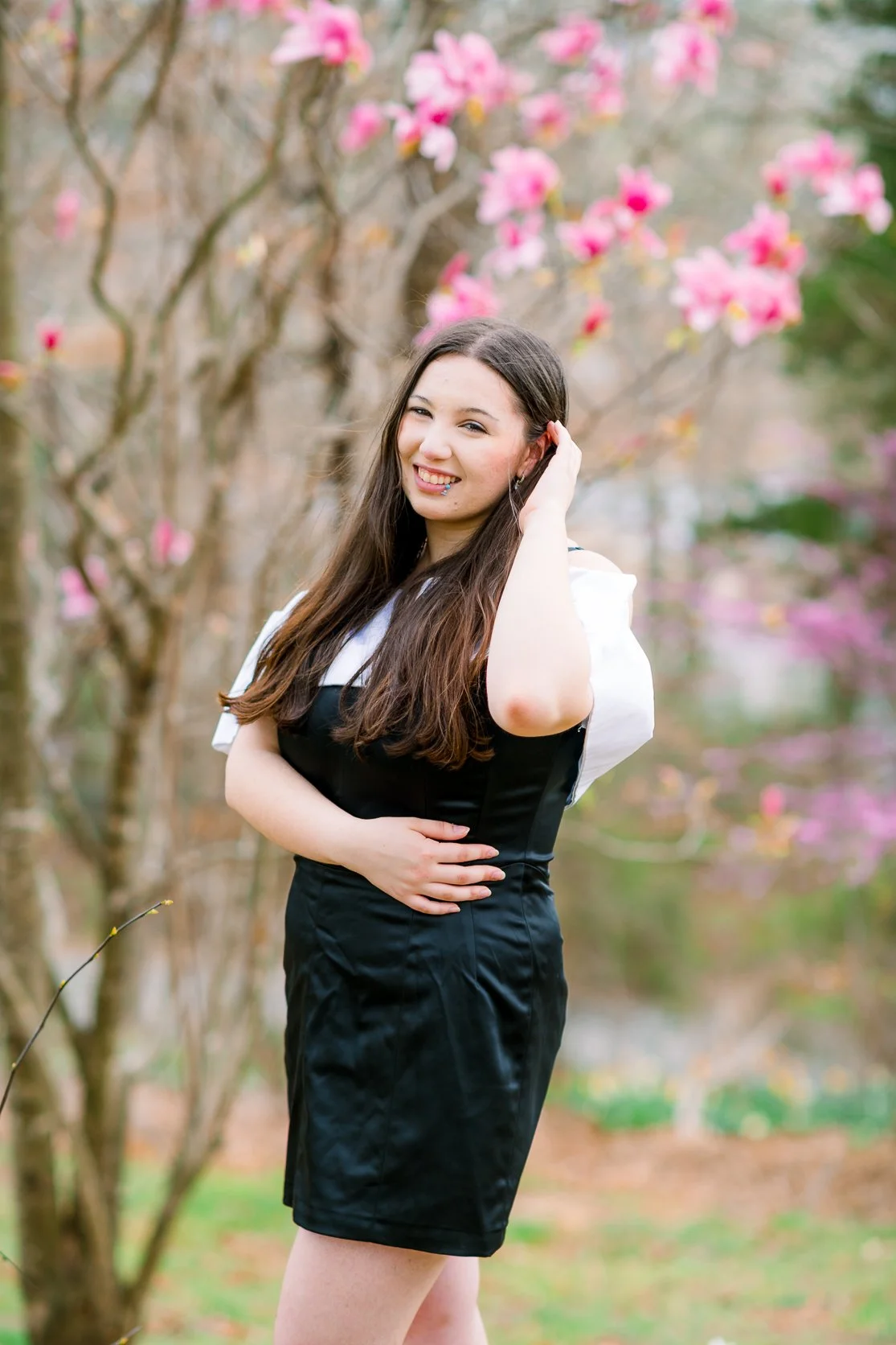 Gari Melchers_Fredericksburg_SeniorSession_SpringPhotos_CapGown_youseephotography_IsabelCamila_blogpic51.jpg