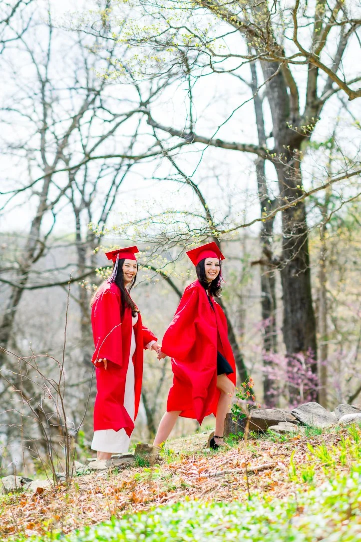 Gari Melchers_Fredericksburg_SeniorSession_SpringPhotos_CapGown_youseephotography_IsabelCamila_blogpic54.jpg