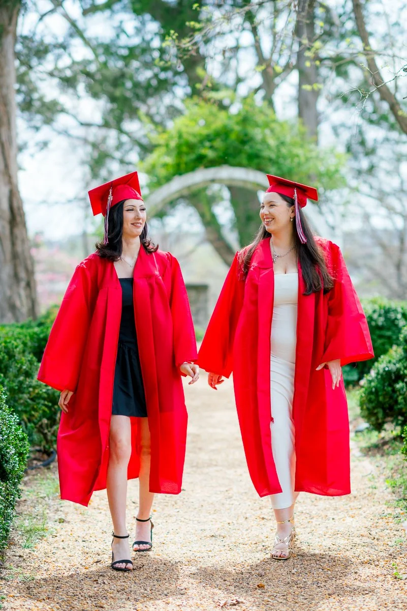 Gari Melchers_Fredericksburg_SeniorSession_SpringPhotos_CapGown_youseephotography_IsabelCamila_blogpic60.jpg