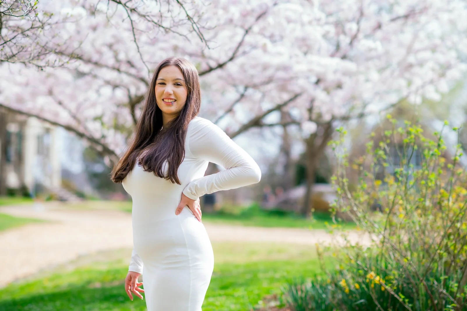Gari Melchers_Fredericksburg_SeniorSession_SpringPhotos_CapGown_youseephotography_IsabelCamila_blogpic62.jpg