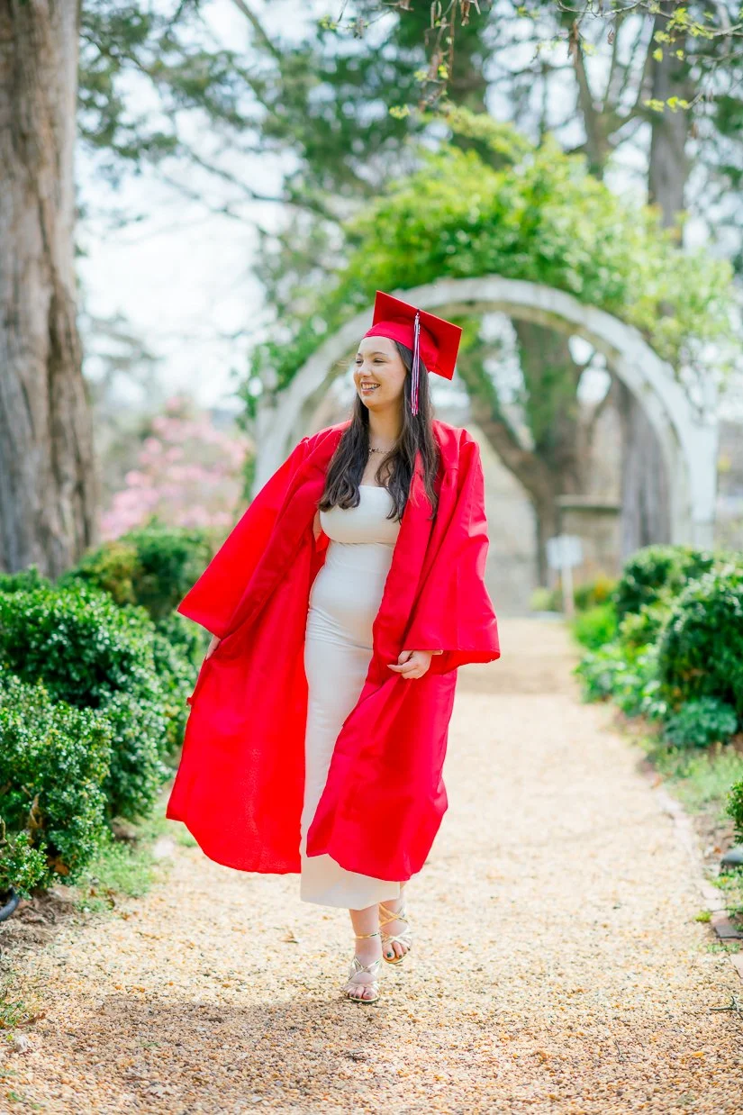 Gari Melchers_Fredericksburg_SeniorSession_SpringPhotos_CapGown_youseephotography_IsabelCamila_blogpic63.jpg