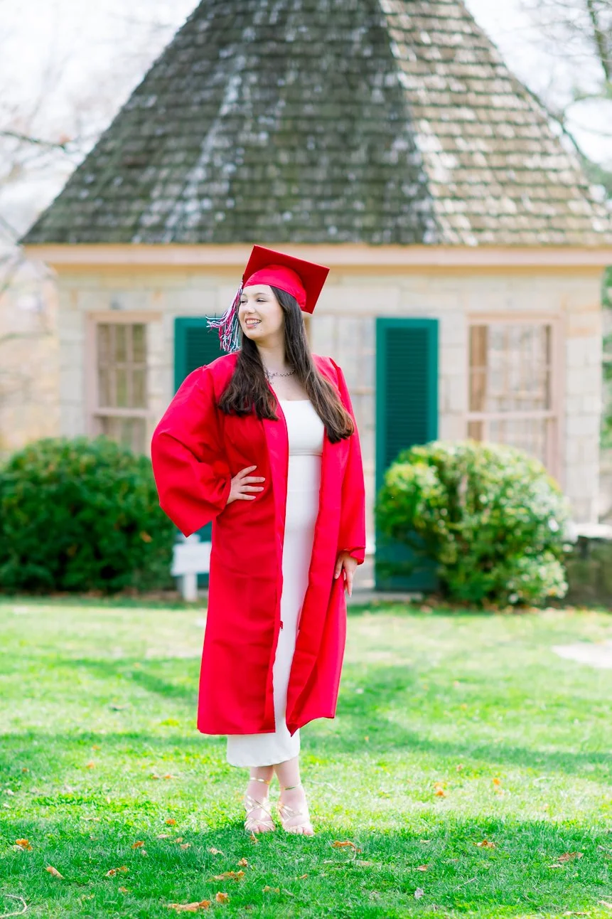 Gari Melchers_Fredericksburg_SeniorSession_SpringPhotos_CapGown_youseephotography_IsabelCamila_blogpic65.jpg