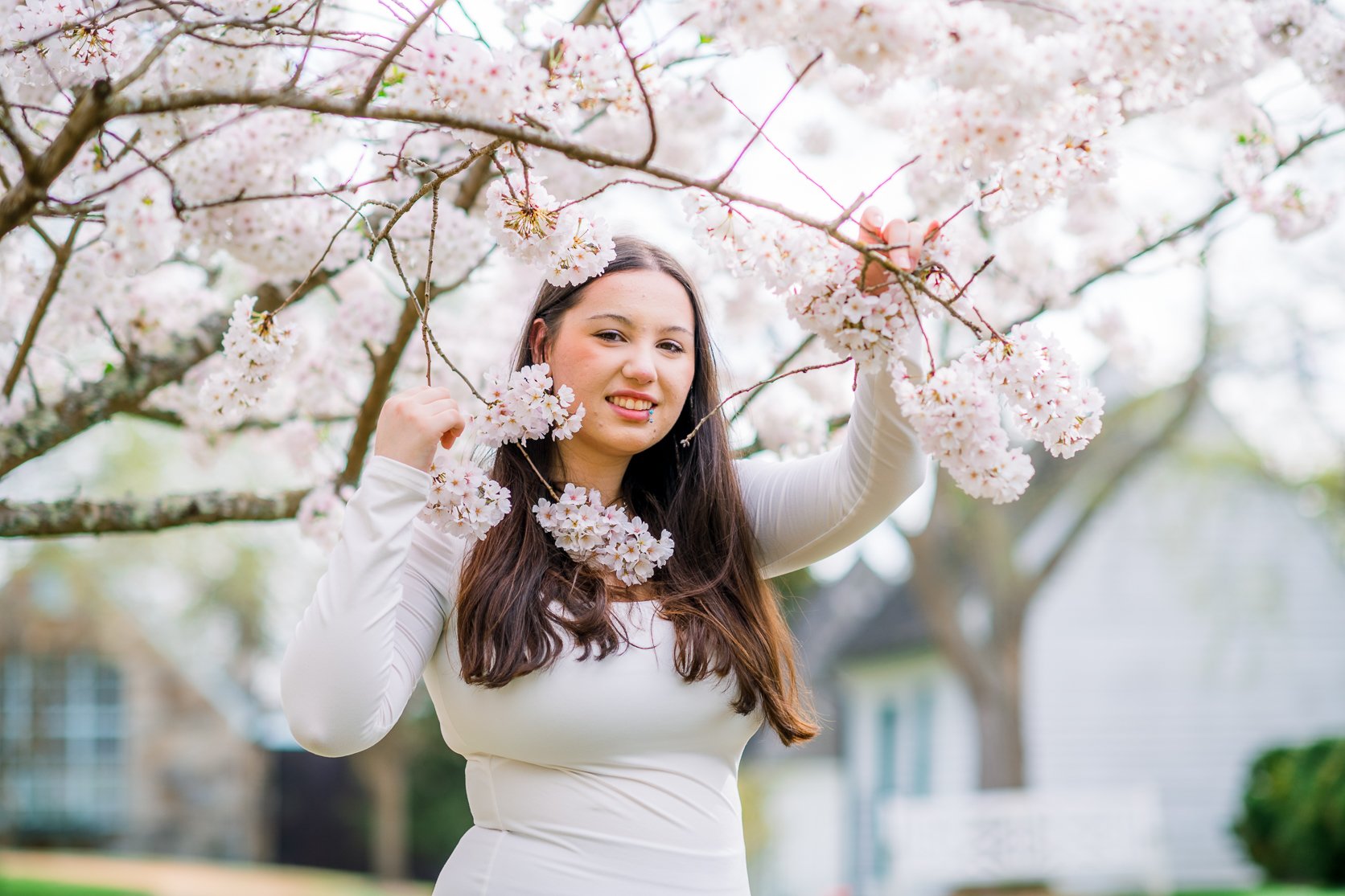 Gari Melchers_Fredericksburg_SeniorSession_SpringPhotos_CapGown_youseephotography_IsabelCamila_blogpic71.jpg